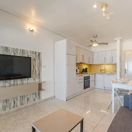 Blue Yellow Paradise, Ocean View Apartment *