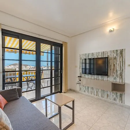 Blue Yellow Paradise, Ocean View Apartment *