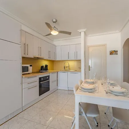 Blue Yellow Paradise, Ocean View Apartment *