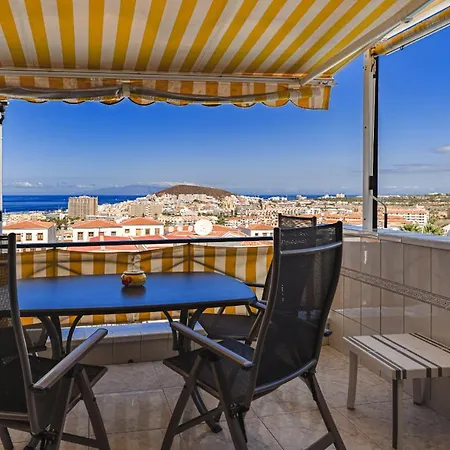 Blue Yellow Paradise, Ocean View Apartment *