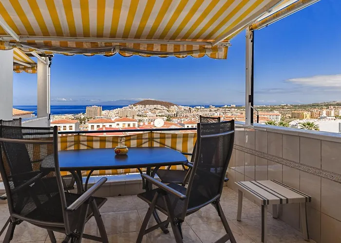 Blue Yellow Paradise, Ocean View Apartment *