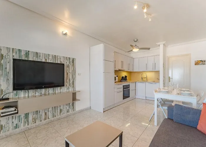 Blue Yellow Paradise, Ocean View Apartment *