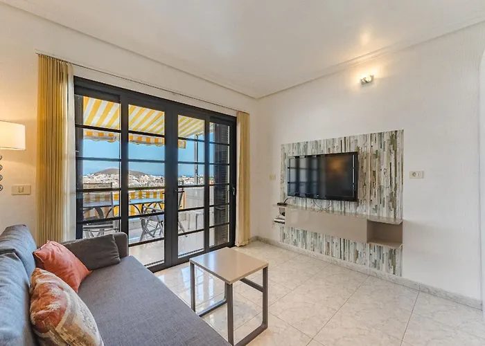 Blue Yellow Paradise, Ocean View Apartment *